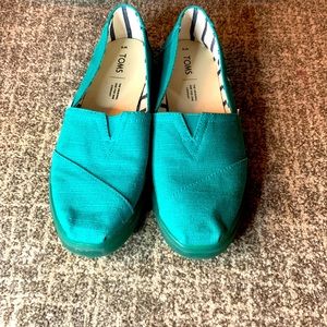 Womens Toms green slip on shoes size 9